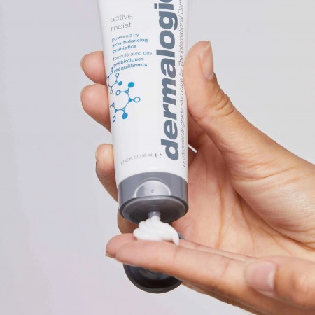 active-moist_step2_dispense_5f666046-551a-43b5-a610-61990c018f85-450x450